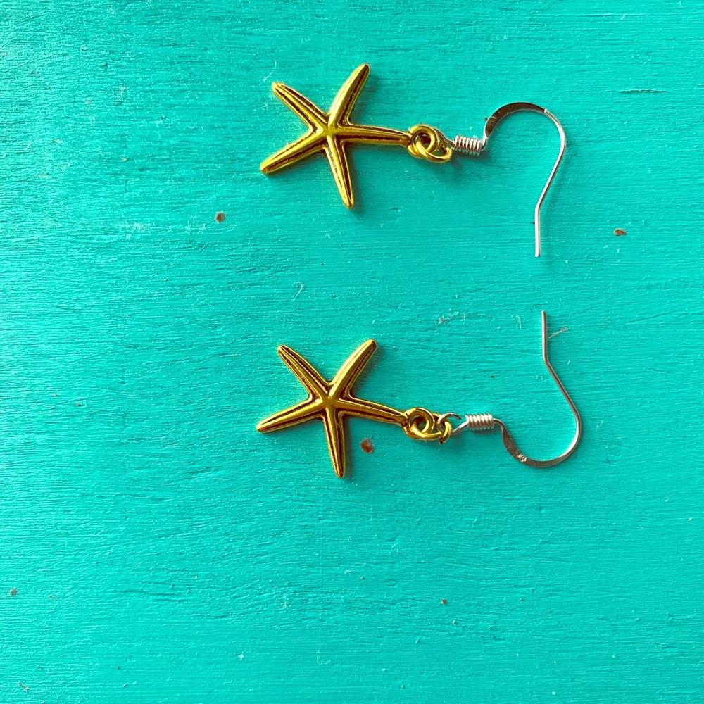 Gold starfish earrings